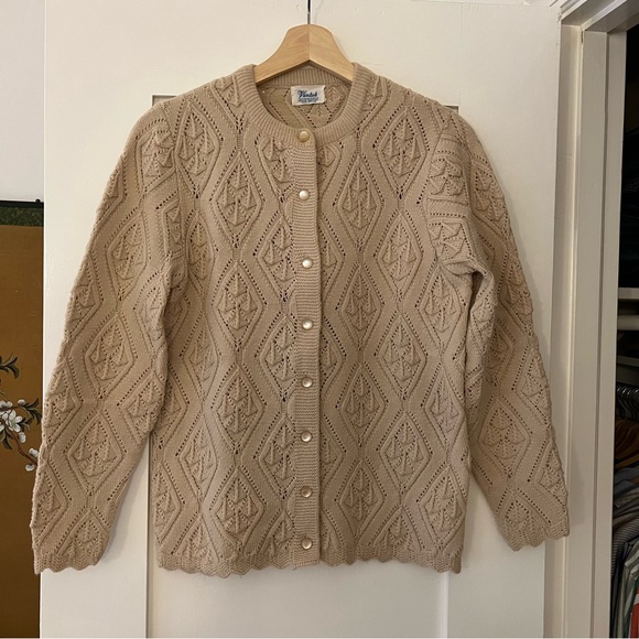 Wintuk Sweaters - Vintage Wintuk Acrylic Oatmeal Crewneck Cardigan with Scalloped Hem & Sleeves